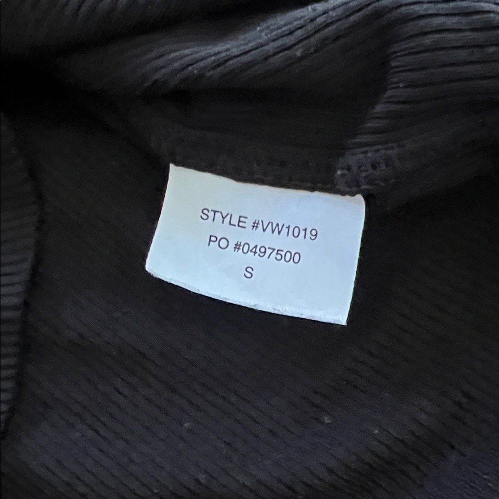Vuori Black Ribbed Crop Top - Picture 4 of 4